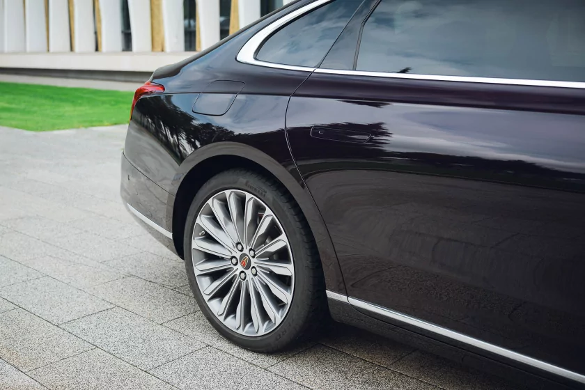 Обзор Hongqi H9. Выглядит как лимузин для саммита G20, но стоит ли он своих денег?