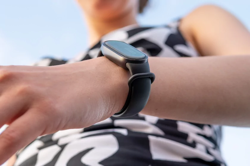 Теперь полностью симметричный. Обзор Xiaomi Smart Band 10 — Дизайн. 1
