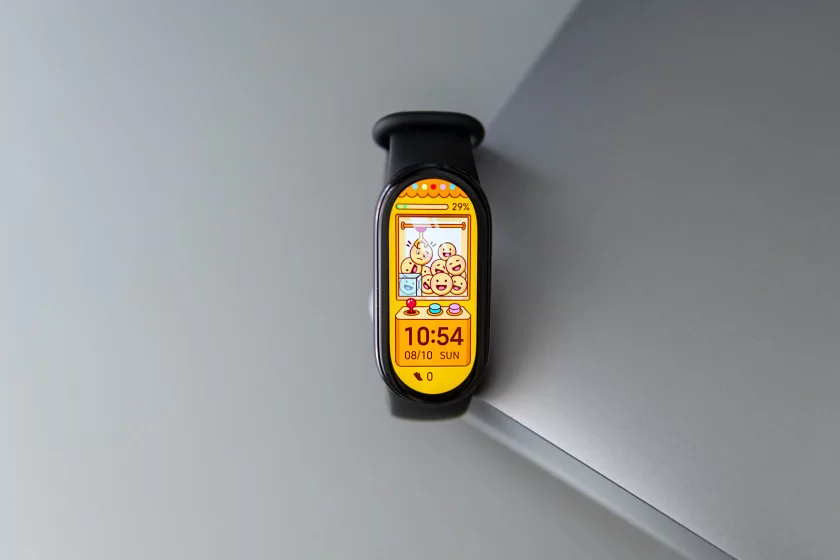 Теперь полностью симметричный. Обзор Xiaomi Smart Band 10 — Дизайн. 2