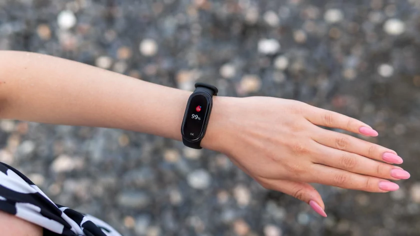 Теперь полностью симметричный. Обзор Xiaomi Smart Band 10 — Отзыв спустя месяц использования. 1