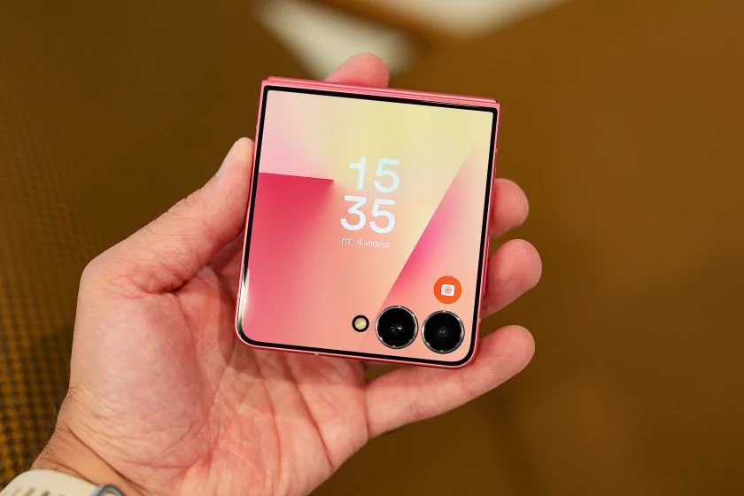 Обзор Samsung Galaxy Z Flip7: если подумываете купить раскладушку, присмотритесь к этой — Дизайн. 1