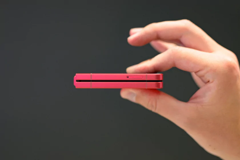 Обзор Samsung Galaxy Z Flip7: если подумываете купить раскладушку, присмотритесь к этой — Дизайн. 2