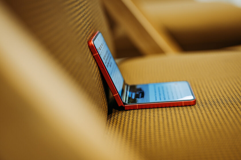 Обзор Samsung Galaxy Z Flip7: если подумываете купить раскладушку, присмотритесь к этой — Дизайн. 3