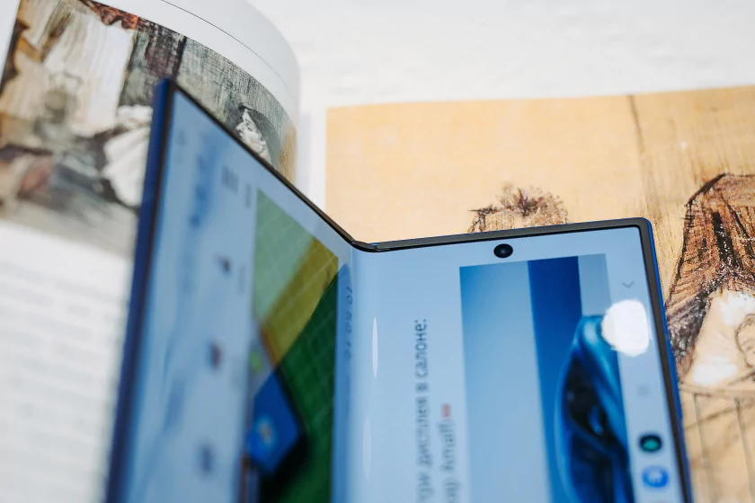 Обзор складного Samsung Galaxy Z Fold7: он стал удобным даже в сложенном виде — Дисплеи. 2