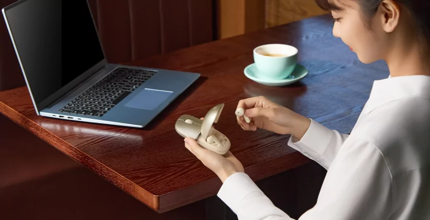 HONOR представила Yuewo Wireless Ear Mouse Pro: наушники и мышь в одном
