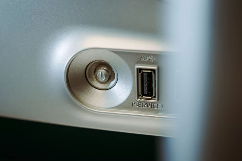 Отличный монитор без переплаты за лишние функции: обзор Samsung Odyssey OLED G8 G81SF UHD — Дизайн. 4