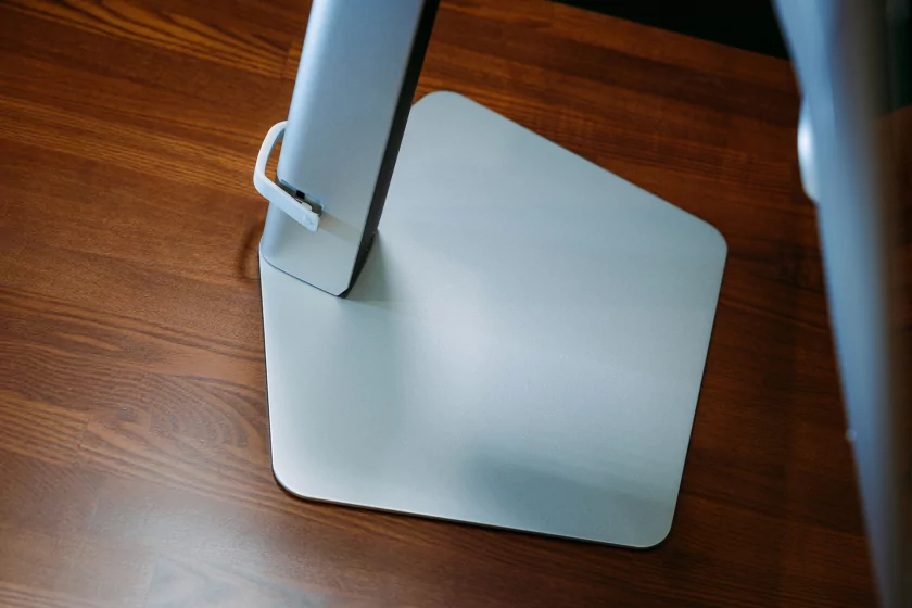 Отличный монитор без переплаты за лишние функции: обзор Samsung Odyssey OLED G8 G81SF UHD — Дизайн. 5