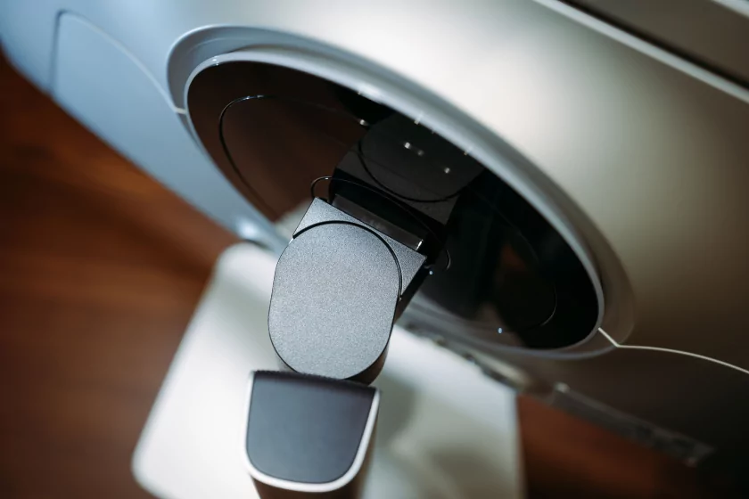 Отличный монитор без переплаты за лишние функции: обзор Samsung Odyssey OLED G8 G81SF UHD — Дизайн. 9