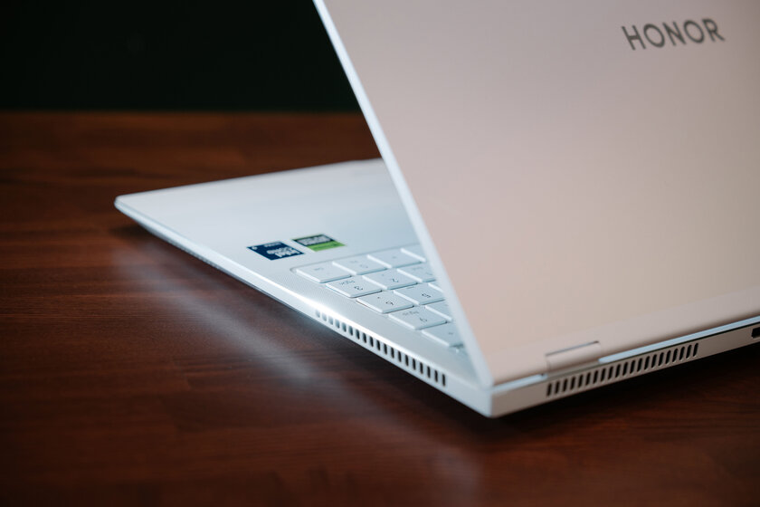 165 Гц, RTX 5060 и топовый процессор: обзор HONOR MagicBook Pro 16 HUNTER 2025