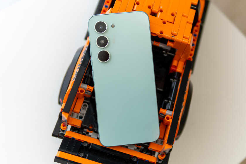 Обзор TECNO SPARK 40 Pro+. Интересный смартфон может быть и в недорогом ценовом сегменте — Дизайн. 2