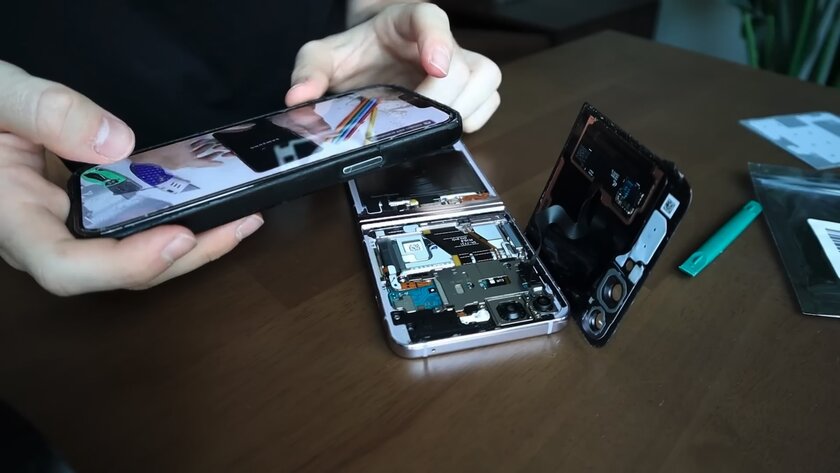 Инженер построил собственный смартфон с QWERTY-клавиатурой на базе сломанного Samsung Z Flip