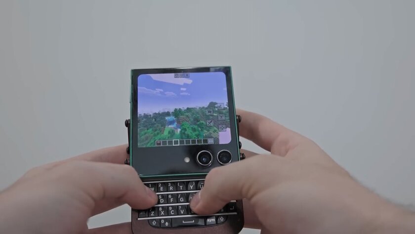 Инженер построил собственный смартфон с QWERTY-клавиатурой на базе сломанного Samsung Z Flip
