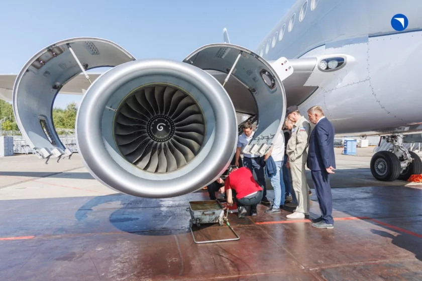 «Необычный» SSJ-100 поднялся в небо: первая модель, собранная по серийным технологиям
