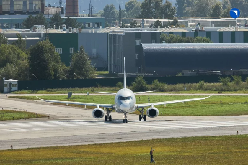 «Необычный» SSJ-100 поднялся в небо: первая модель, собранная по серийным технологиям