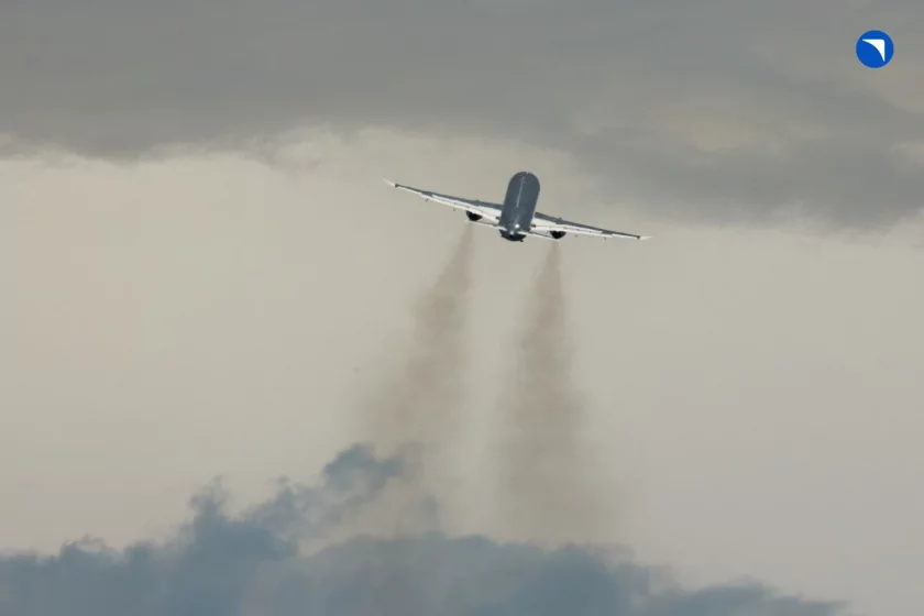 «Необычный» SSJ-100 поднялся в небо: первая модель, собранная по серийным технологиям