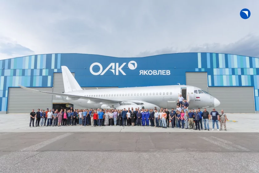 «Необычный» SSJ-100 поднялся в небо: первая модель, собранная по серийным технологиям