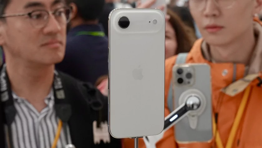 Так тончайший iPhone Air выглядит вживую — он точно не погнётся?