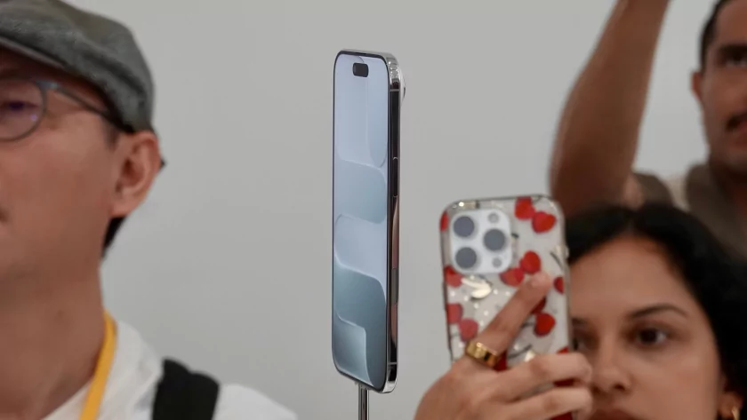 Так тончайший iPhone Air выглядит вживую — он точно не погнётся?