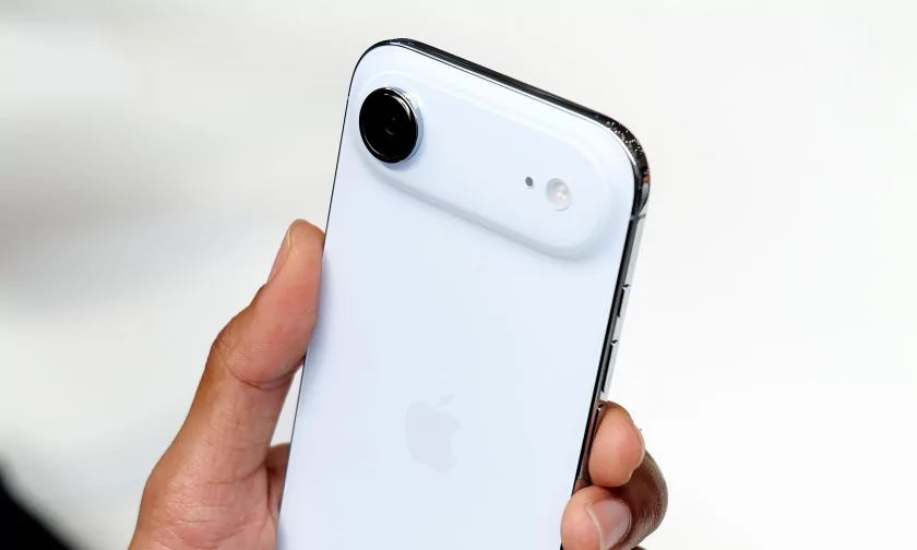 Так тончайший iPhone Air выглядит вживую — он точно не погнётся?