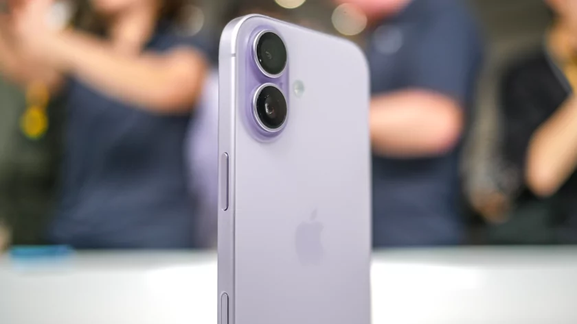 Все цвета iPhone Air, iPhone 17 и 17 Pro вживую: сравнение расцветок на натуральных фото — Цвета iPhone 17. 2