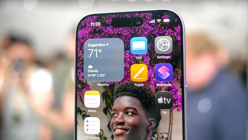 Все цвета iPhone Air, iPhone 17 и 17 Pro вживую: сравнение расцветок на натуральных фото — Цвета iPhone 17. 3