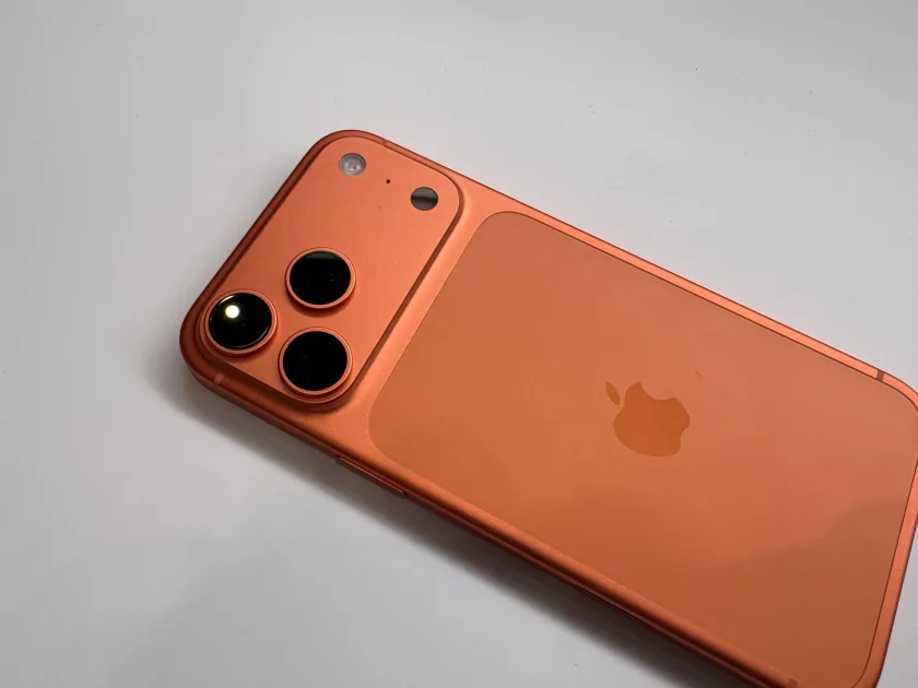 Все цвета iPhone Air, iPhone 17 и 17 Pro вживую: сравнение расцветок на натуральных фото — Цвета iPhone 17 Pro и iPhone 17 Pro Max. 5