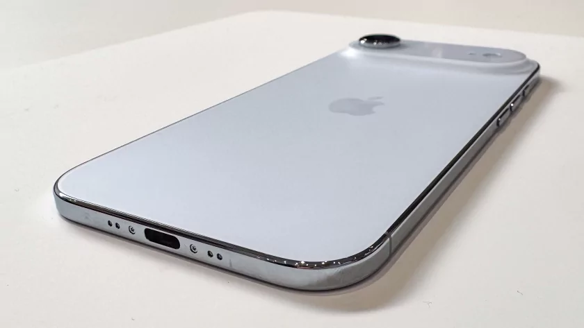 Все цвета iPhone Air, iPhone 17 и 17 Pro вживую: сравнение расцветок на натуральных фото — Цвета iPhone Air. 3