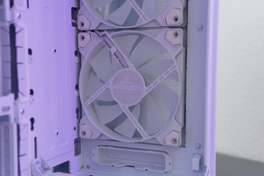 Солидный, практичный и с поддержкой даже RTX 5090: обзор корпуса GAMEMAX F36 — Комплект поставки. 7