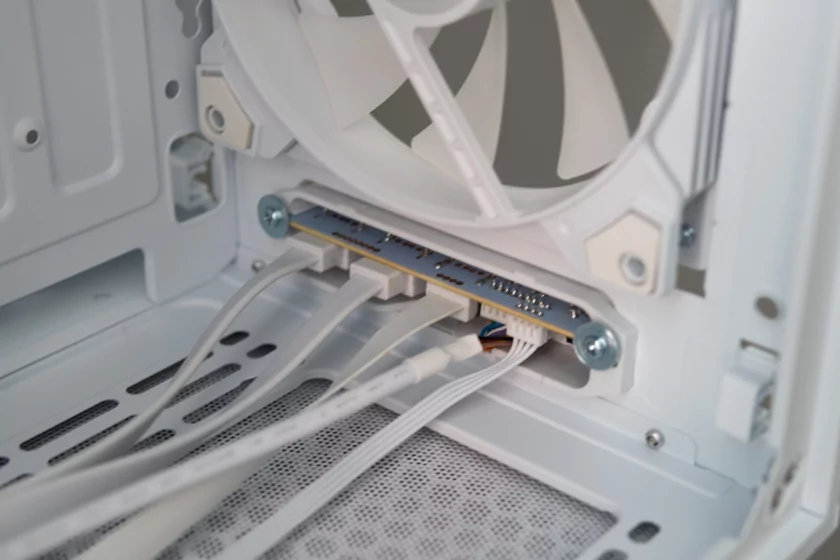 Солидный, практичный и с поддержкой даже RTX 5090: обзор корпуса GAMEMAX F36 — Дизайн корпуса. 9