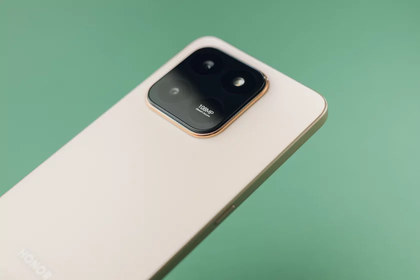 ИИ-инструменты, Google-сервисы и ударопрочный корпус: 6 фишек HONOR X7d, которые стоят внимания — Отлично снимает днём и ночью. 1