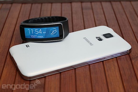 Обзор Samsung Gear Fit: непутевого сына умных часов и фитнес браслета