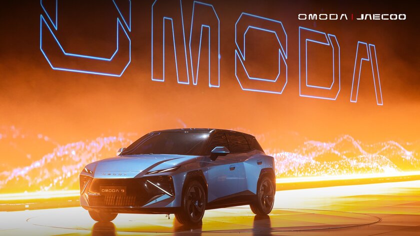 Появились подробности о футуристичном кроссовере Omoda 3 с эксклюзивным оттенком и гоночным пакетом