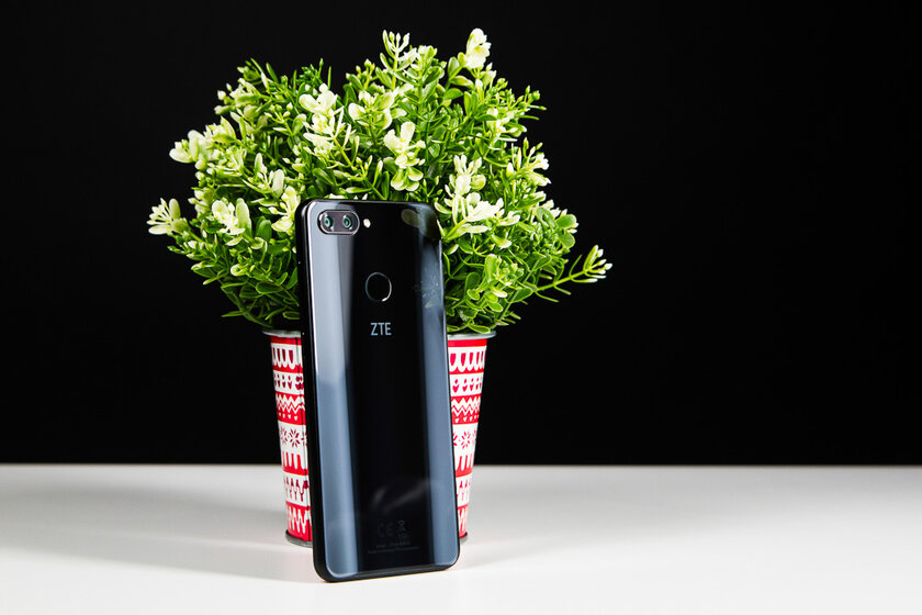 Обзор ZTE Blade V9