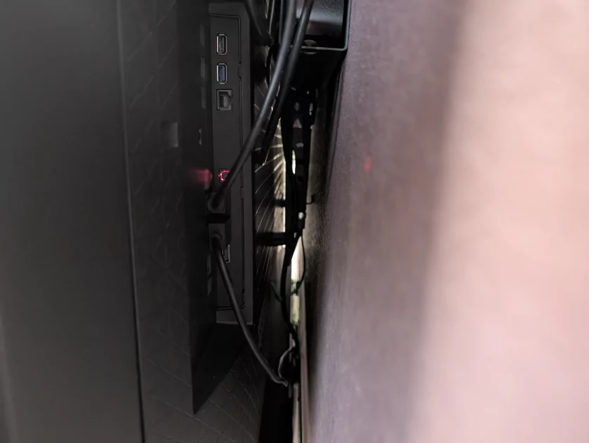 ИИ-помощник, классная матрица и 144 Гц: обзор Яндекс ТВ Станции Про MiniLED 65 — Дизайн корпуса. 6