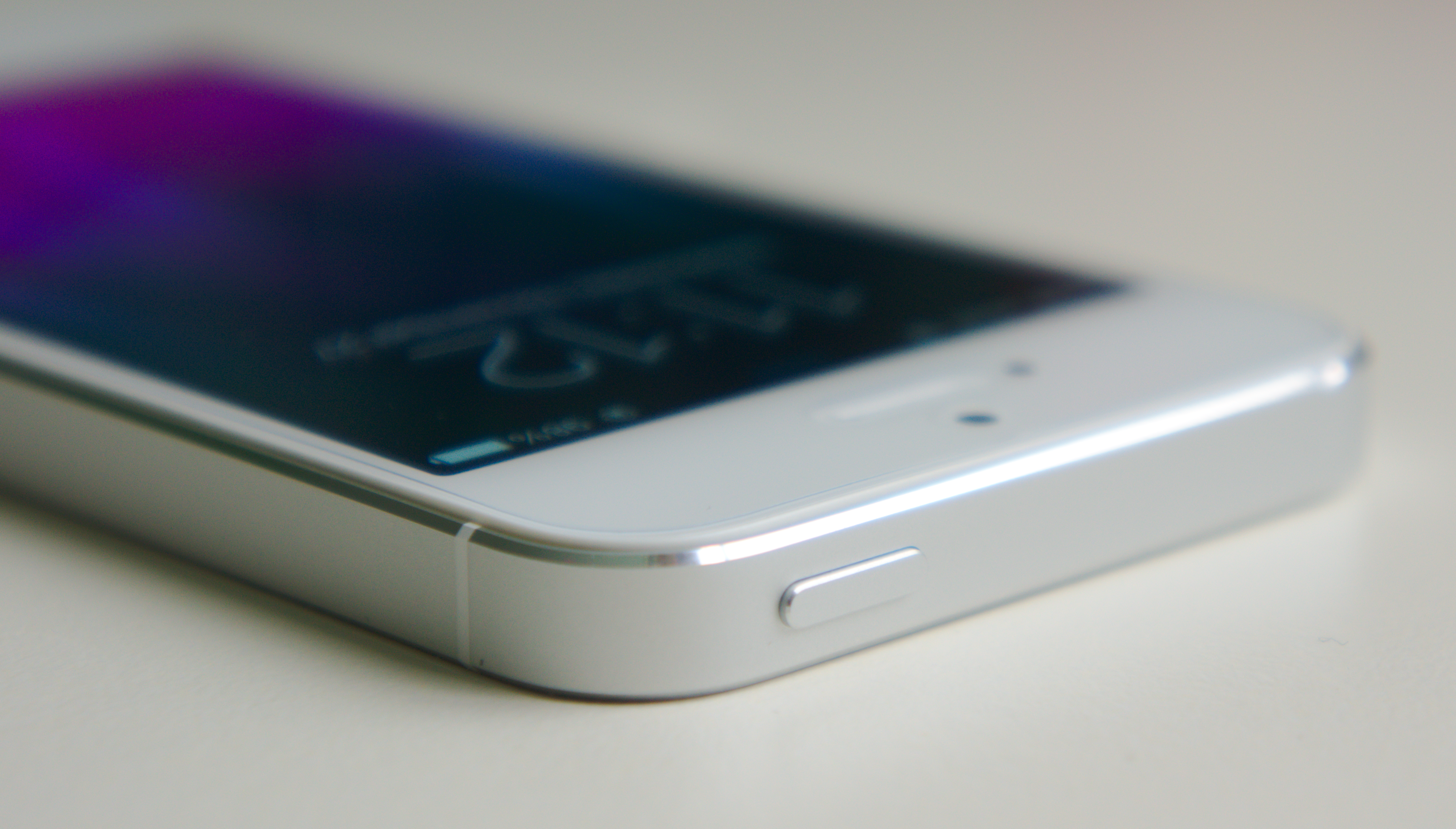 Apple запустила программу по замене кнопки питания для iPhone 5
