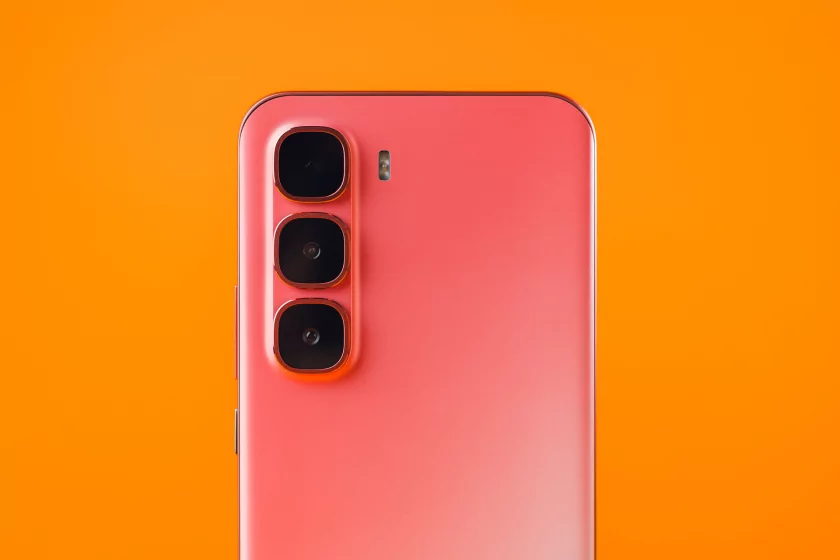 Возможно ли сделать тонкий смартфон и не пойти на компромиссы? Обзор Infinix HOT 60 Pro+