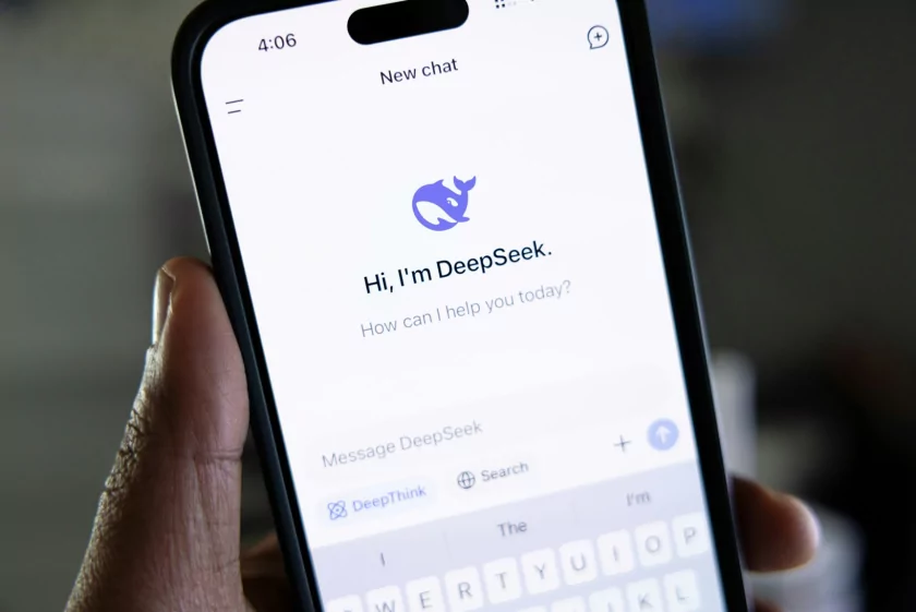 DeepSeek придумал необычную оптимизацию ИИ: новая модель V3.2 выбирает только важное из запроса