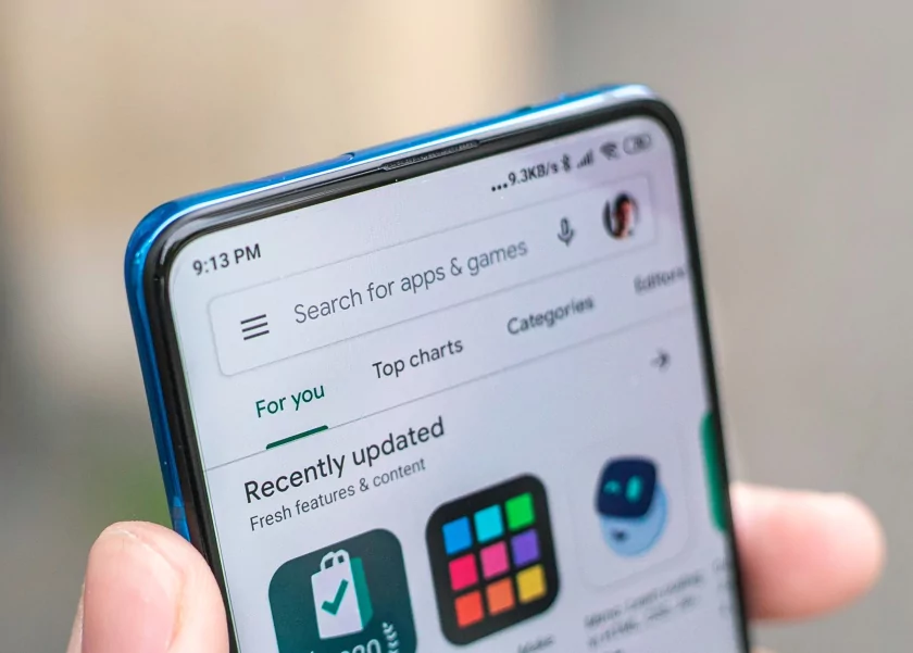 Google сохранит загрузку сторонних приложений на Android, но введёт верификацию разработчиков