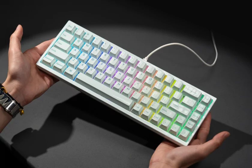 Keychron выпустила Q16 HE 8K: первую в мире полностью керамическую беспроводную клавиатуру
