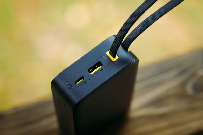 Стильный повербанк со встроенным кабелем-ремешком: обзор Baseus Enerfill Bipow 2 Pro — Дизайн корпуса. 3