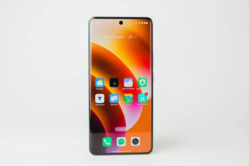ИИ, ёмкая батарея и классная камера: первый взгляд на realme 15 Pro