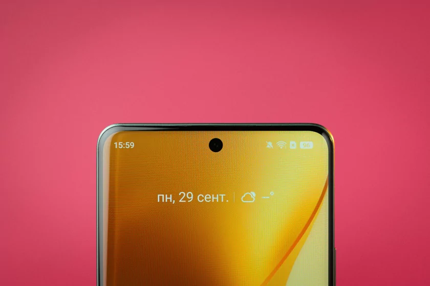 7000 мАч, три камеры по 50 Мп и 144 Гц: обзор realme 15 Pro — Дисплей. 4