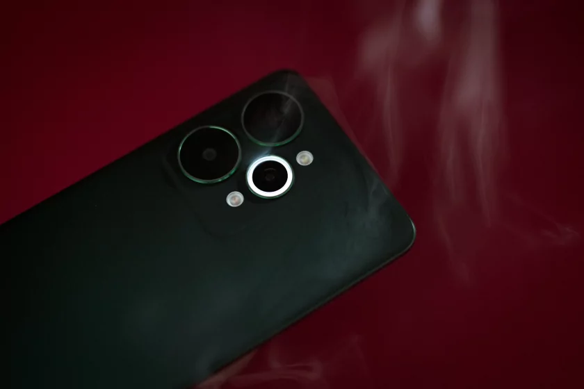 7000 мАч, три камеры по 50 Мп и 144 Гц: обзор realme 15 Pro — Дизайн корпуса. 3