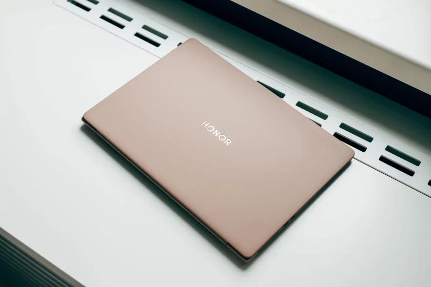 В Россию приехал «невозможный» ноутбук от HONOR: с магнитной (!) камерой, тончайший и мощный — вот цена В Россию приехал «невозможный» ноутбук от HONOR: с магнитной (!) камерой, тончайший и мощный — вот цена