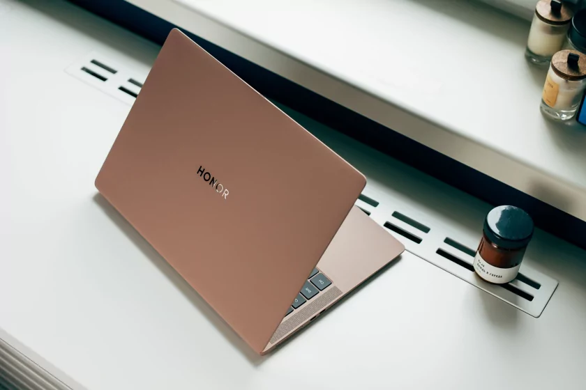 В Россию приехал «невозможный» ноутбук от HONOR: с магнитной (!) камерой, тончайший и мощный — вот цена