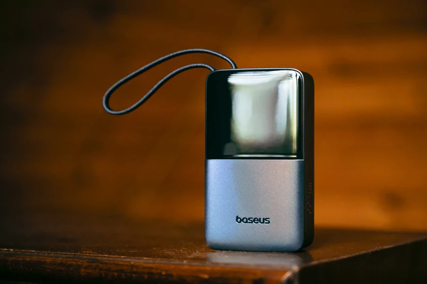 Стильный повербанк со встроенным кабелем-ремешком: обзор Baseus Enerfill Bipow 2 Pro — Дизайн корпуса. 1