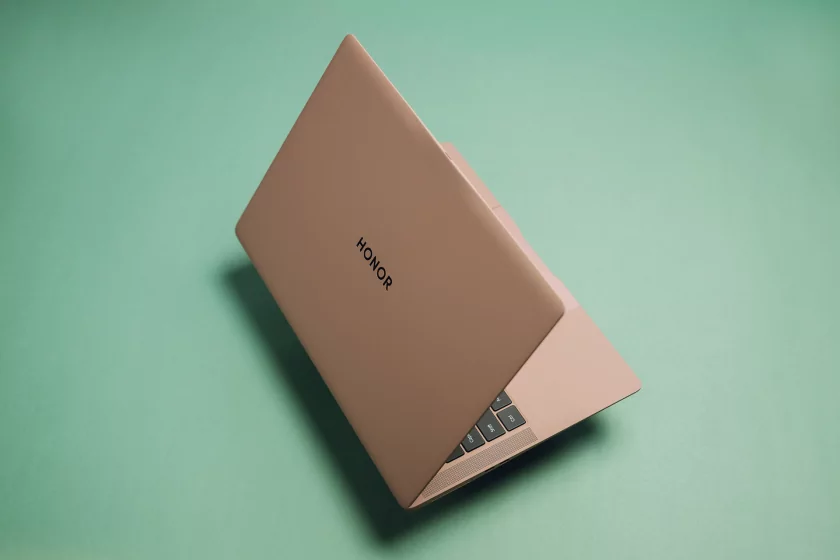 Искусство в металле: обзор ноутбука, который весит всего 1 кг — HONOR MagicBook Art 14 — Дизайн. 1