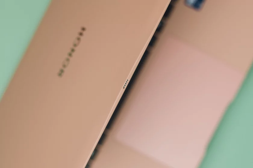 Искусство в металле: обзор ноутбука, который весит всего 1 кг — HONOR MagicBook Art 14 — Дизайн. 4