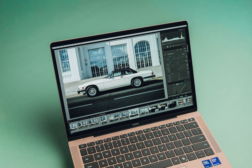 Искусство в металле: обзор ноутбука, который весит всего 1 кг — HONOR MagicBook Art 14 — Дисплей. 1