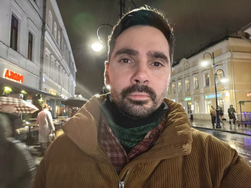 ИИ, ёмкая батарея и классная камера: первый взгляд на realme 15 Pro